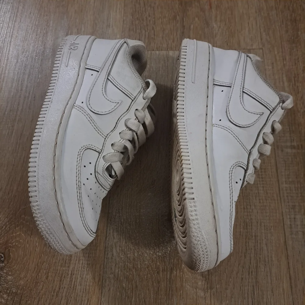 Nike Air Force 1 Triple White Kids Athletic Sneakers Classic Low-Top Size 2Y